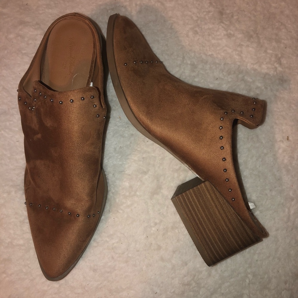 Universal Thread Mules Sz 11 - image 1